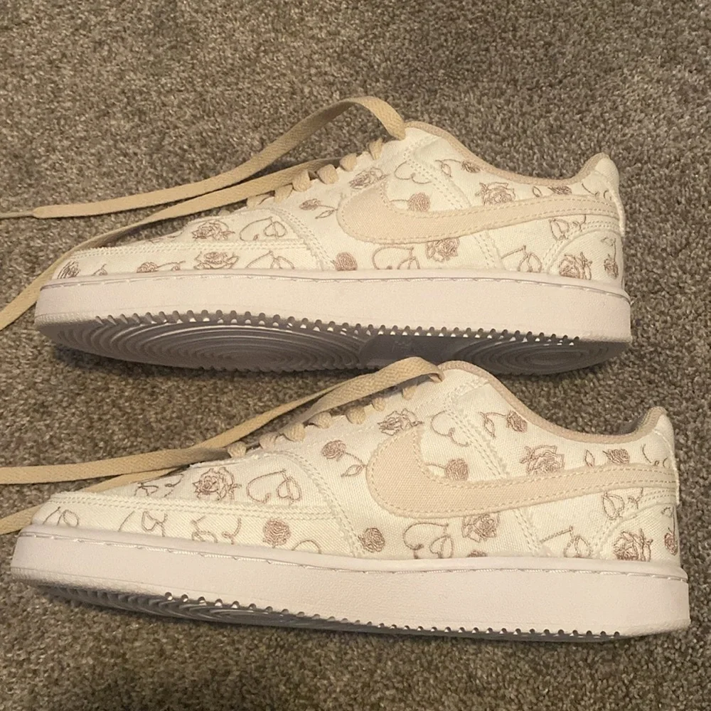 NIKE Court Vision Low Valentine’s Day Women’s Shoes 8.5
